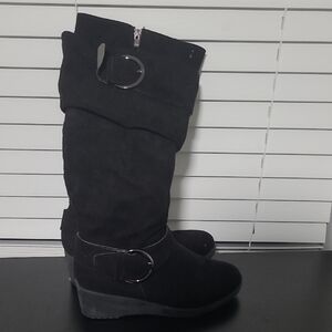 Source Unknown Black Heeled Boots with Buckle